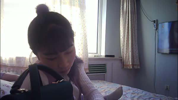 牛奶哥搞完朋友的老婆再搞人家上大二的女儿720P高清无水印